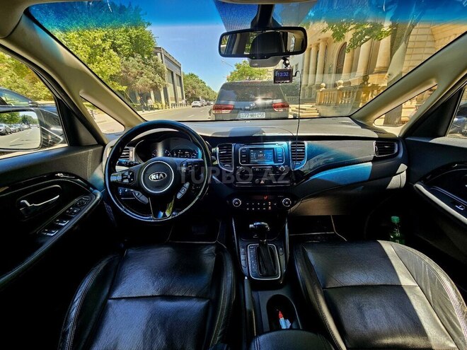 Kia Carens-10