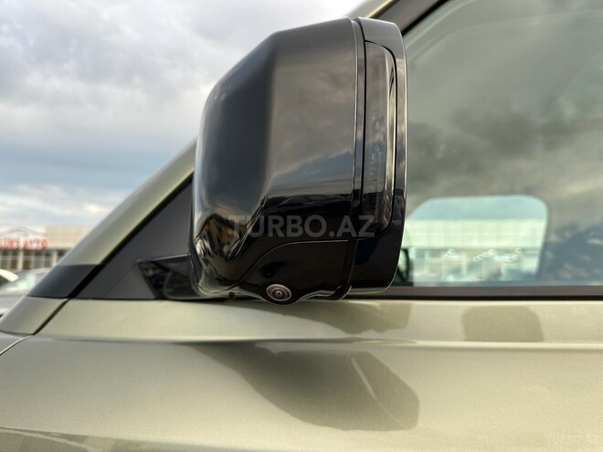 Land Rover Defender-16
