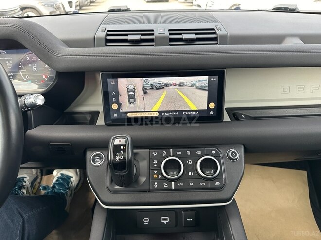 Land Rover Defender-10