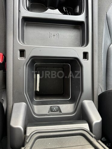 Land Rover Defender-17