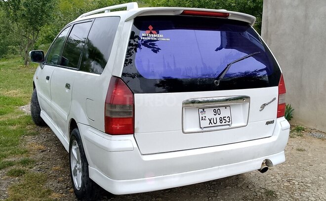Mitsubishi Chariot 2000, 348,353 km - 3.0 l - Quba