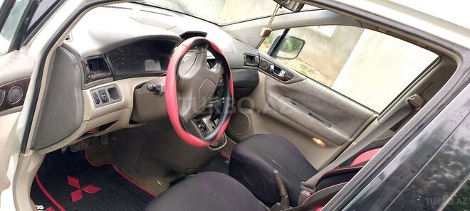 Mitsubishi Chariot 2000, 348,353 km - 3.0 l - Quba