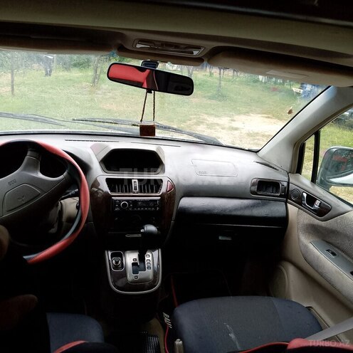 Mitsubishi Chariot 2000, 348,353 km - 3.0 l - Quba
