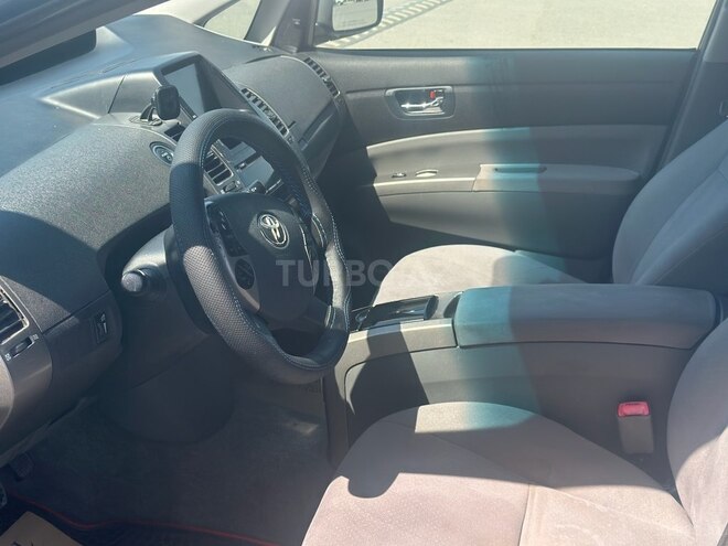 Toyota Prius-13
