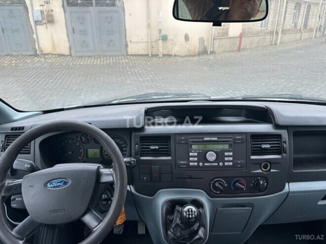 Ford Transit-4