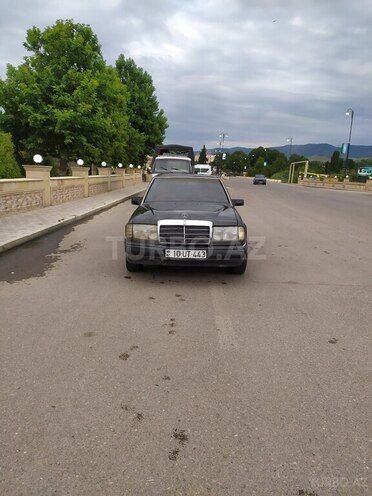Mercedes E 250 1991, 521,433 km - 2.5 l - Qazax