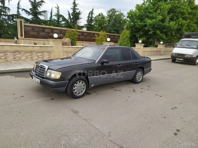 Mercedes E 250 1991, 521,433 km - 2.5 l - Qazax