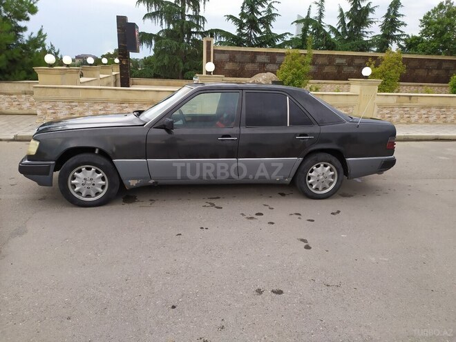 Mercedes E 250 1991, 521,433 km - 2.5 l - Qazax