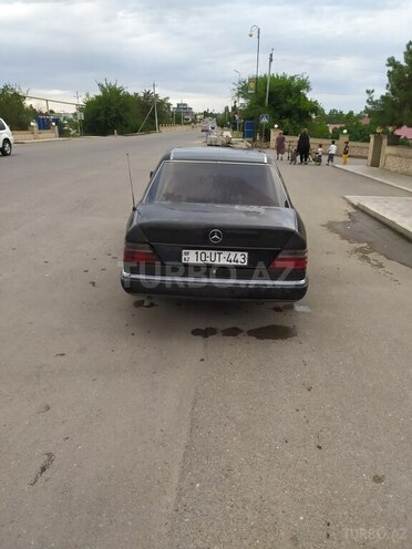 Mercedes E 250 1991, 521,433 km - 2.5 l - Qazax