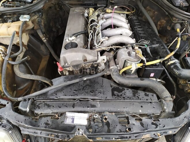 Mercedes E 250 1991, 521,433 km - 2.5 l - Qazax