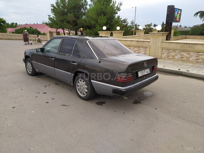 Mercedes E 250 1991, 521,433 km - 2.5 l - Qazax