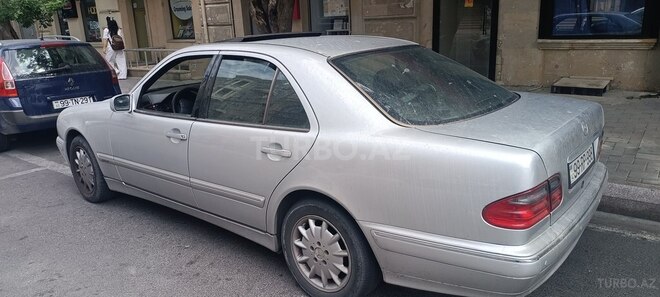 Mercedes E 220 d 2001, 740,000 km - 2.2 l - Bakı