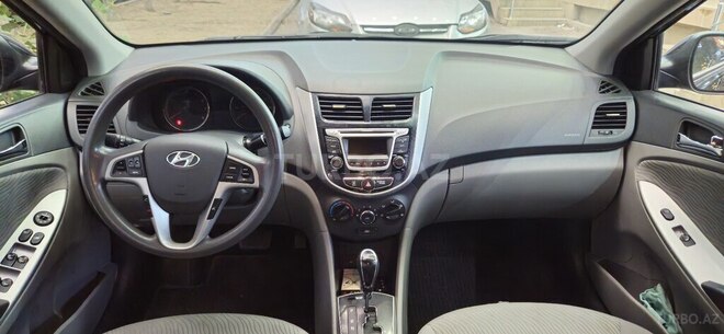 Hyundai Accent-2