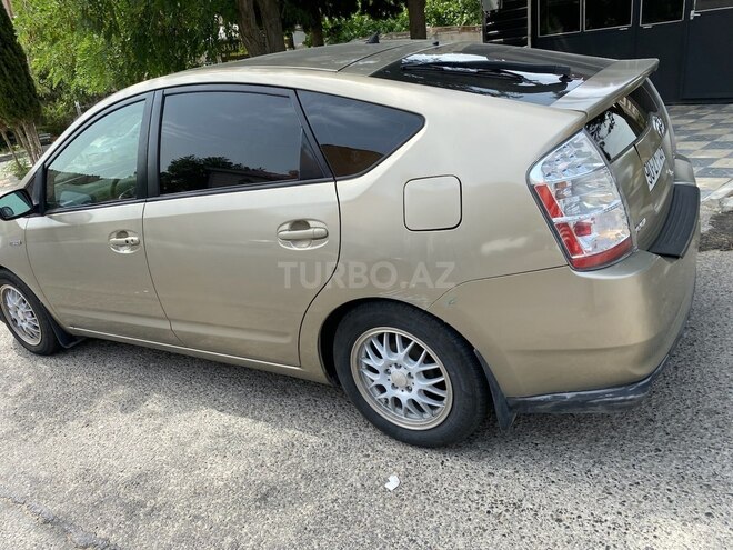 Toyota Prius-4