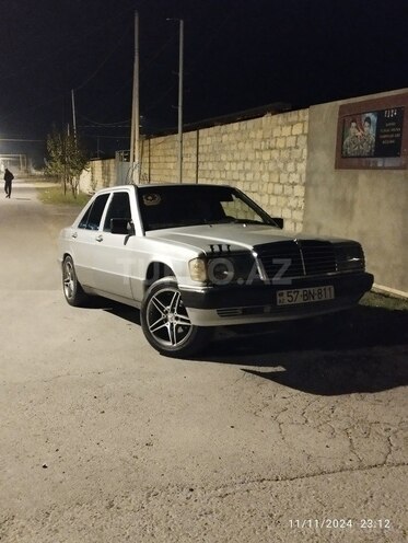 Mercedes 190-1