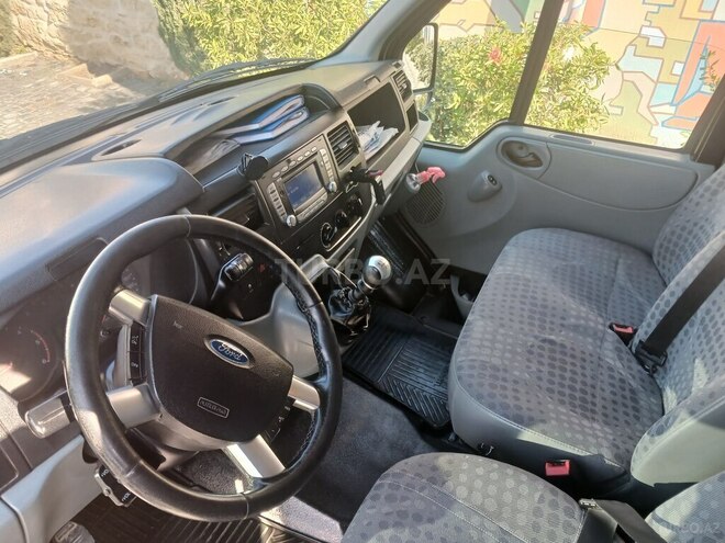 Ford Transit-7