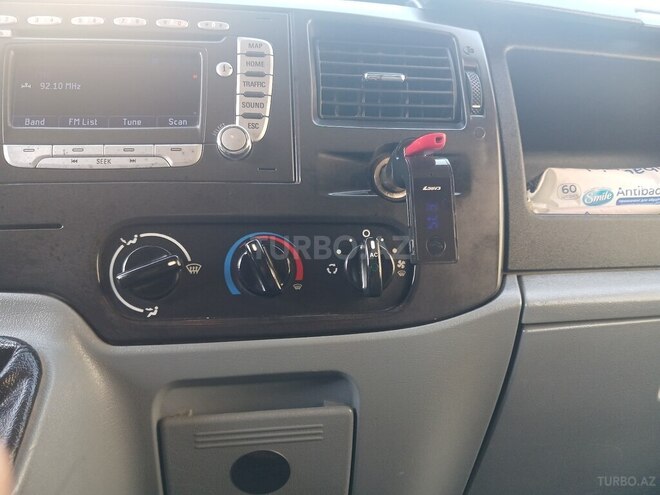 Ford Transit-8