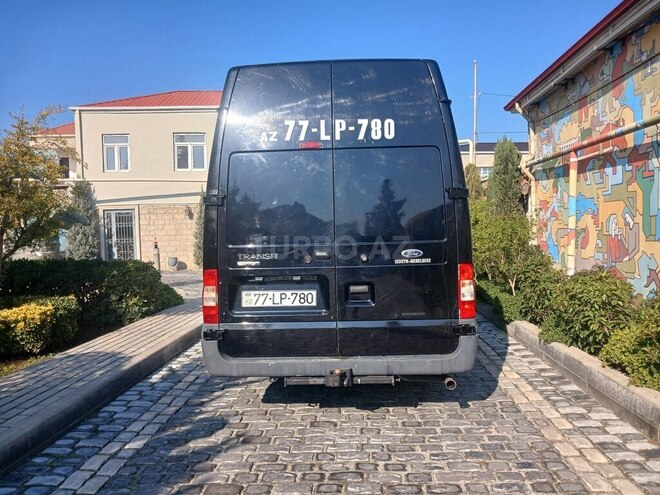 Ford Transit-11