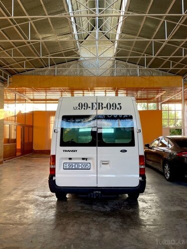 Ford Transit-8