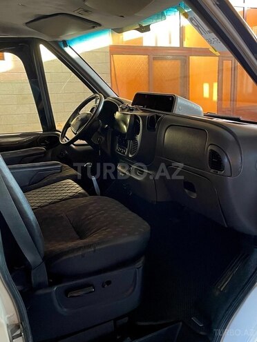Ford Transit-10