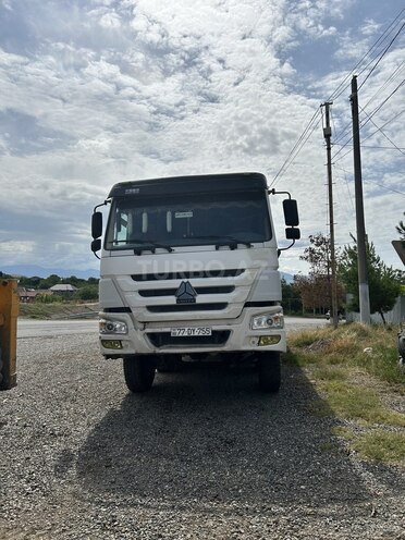 HOWO Sinotruk 2011, 300,000 km - 9.5 l - Qazax