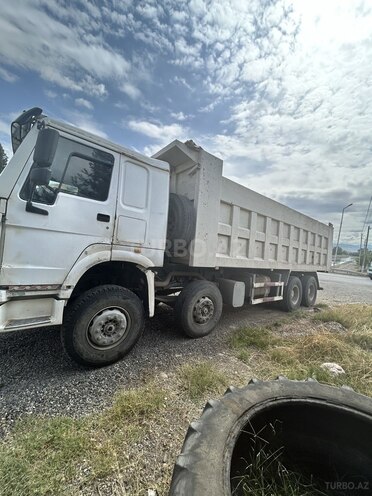 HOWO Sinotruk 2011, 300,000 km - 9.5 l - Qazax