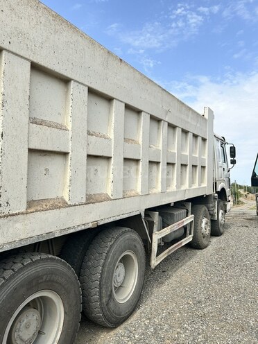 HOWO Sinotruk 2011, 300,000 km - 9.5 l - Qazax