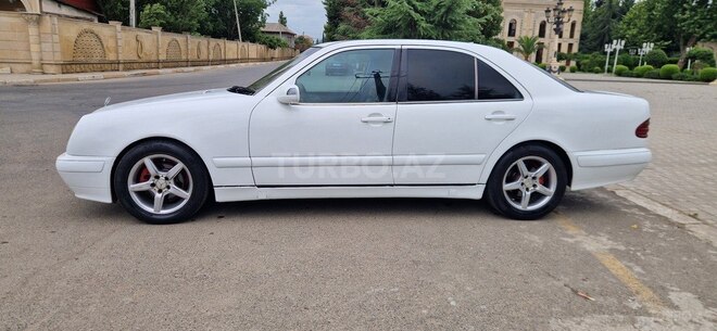 Mercedes E 220 d 2001, 338,448 km - 2.2 l - Masallı