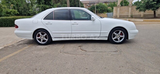 Mercedes E 220 d 2001, 338,448 km - 2.2 l - Masallı