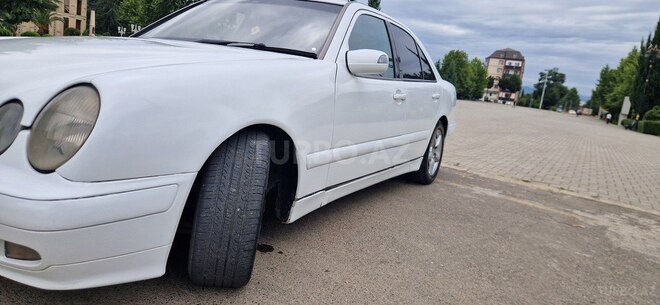Mercedes E 220 d 2001, 338,448 km - 2.2 l - Masallı