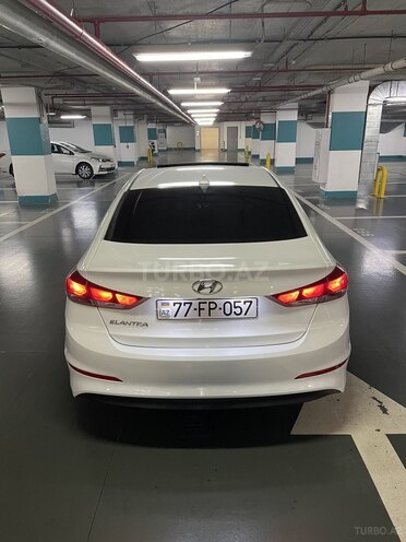 Hyundai Elantra-9