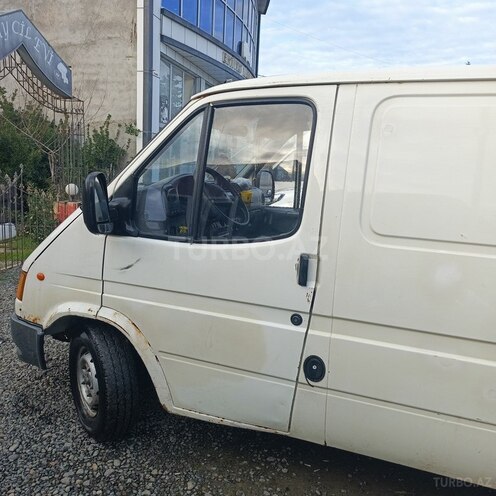 Ford Transit-3
