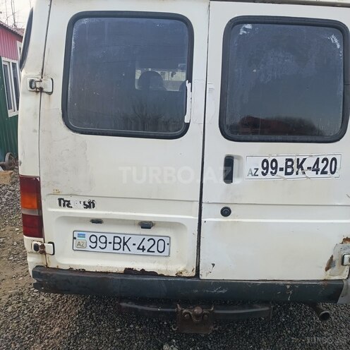 Ford Transit-6
