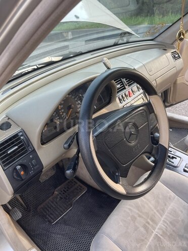 Mercedes C 180 1998, 413,000 km - 1.8 л - Quba