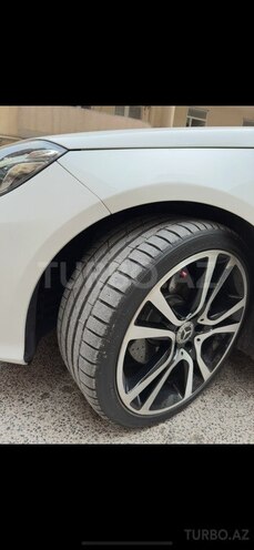 Mercedes E 220 d-11