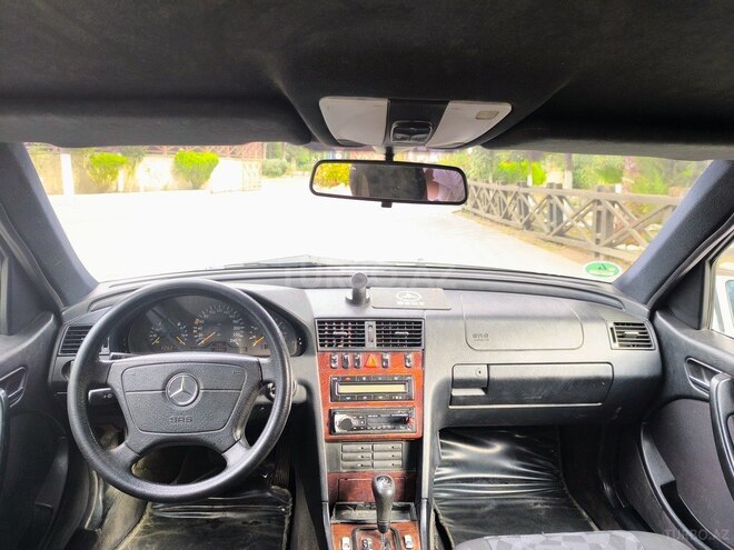 Mercedes C 200 1999, 301,000 km - 2.0 л - Masallı