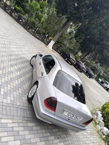 Mercedes C 200 1999, 301,000 km - 2.0 л - Masallı