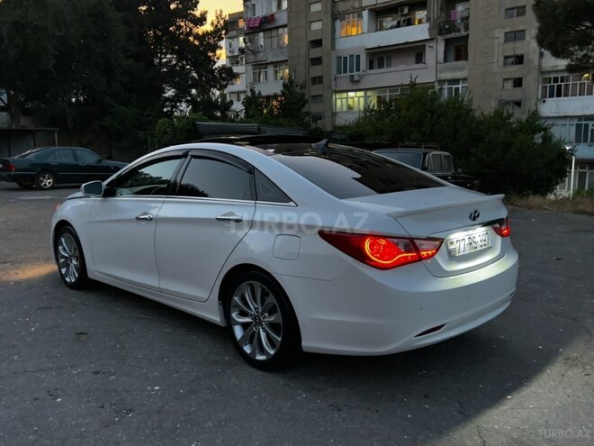 Hyundai Sonata-12