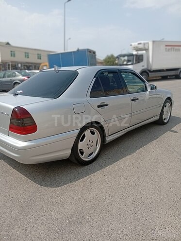 Mercedes C 240-11