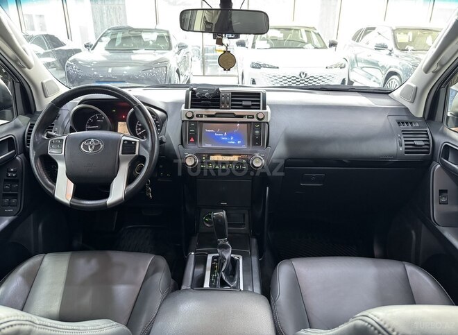 Toyota Land Cruiser Prado-8