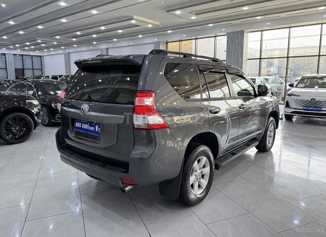 Toyota Land Cruiser Prado-5