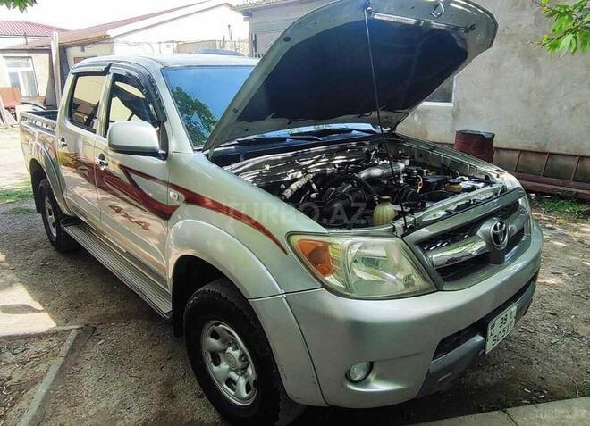 Toyota Hilux 2005, 220,000 km - 2.5 l - Bakı