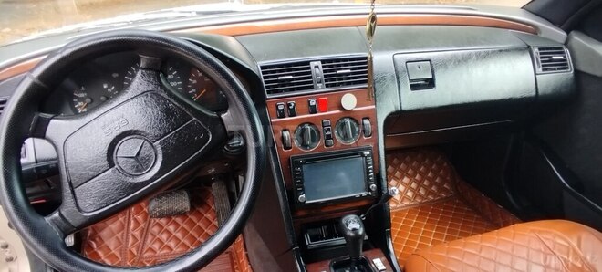 Mercedes C 180 1994, 285,417 km - 1.8 l - Qusar