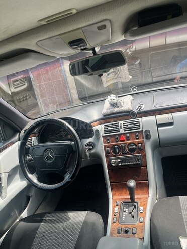 Mercedes E 240 1997, 387,745 km - 2.4 l - Bakı