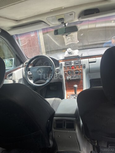 Mercedes E 240 1997, 387,745 km - 2.4 l - Bakı