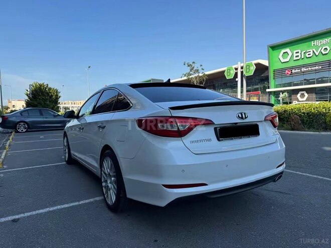 Hyundai Sonata-5