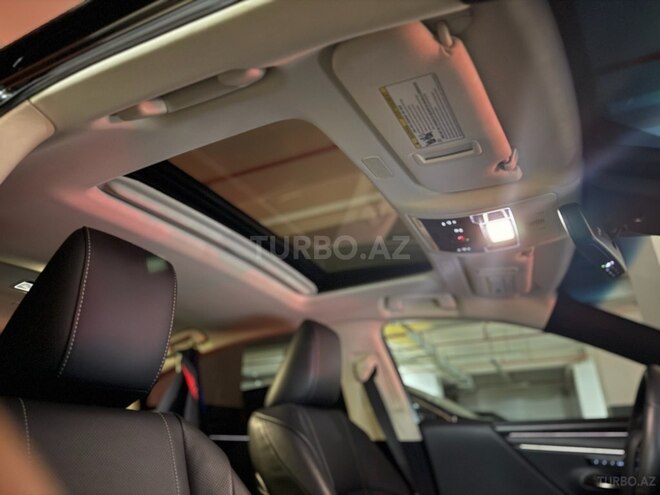 Lexus ES 300h-12