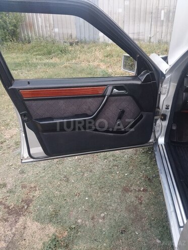 Mercedes E 200 d 1992, 274,100 km - 2.0 l - Sabirabad