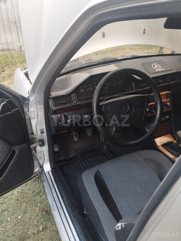 Mercedes E 200 d 1992, 274,100 km - 2.0 l - Sabirabad