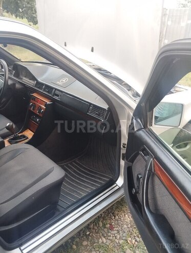 Mercedes E 200 d 1992, 274,100 km - 2.0 l - Sabirabad